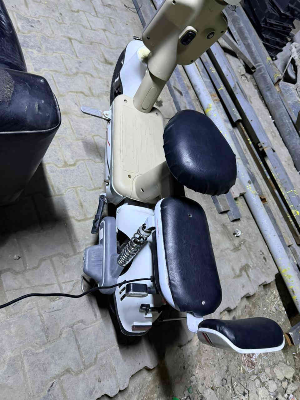 سلام عليكم دراجه شحن للبيع نضيفه مكان بغداد مدينة الصدر سعر 180 وبي مجال  رقم الهاتف ***********
