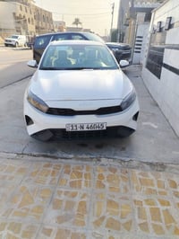 أسلام عليكم  للبيع كيا سيراتو خليجي 2024 رقم بغداد انكليزي باسمي مكينة...