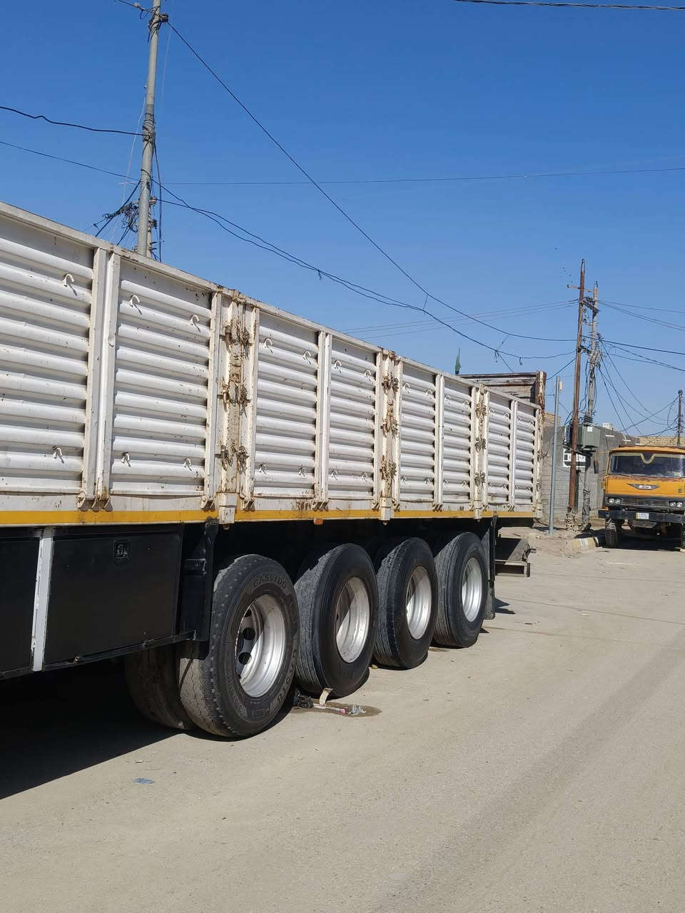 سلام عليكم عربانه للبيع تفصال تركي طول 1360ارتفاع الباب 110مع تعلوه 150. عربانه تخم تاير جاهزه للعمل تريد فصل وربط تريد بدون بصل وربط رقم اربيل عربانه جاهزه للعمل والشراي يتصل رقم هاتف ***********مكاني ناصريه مركز
