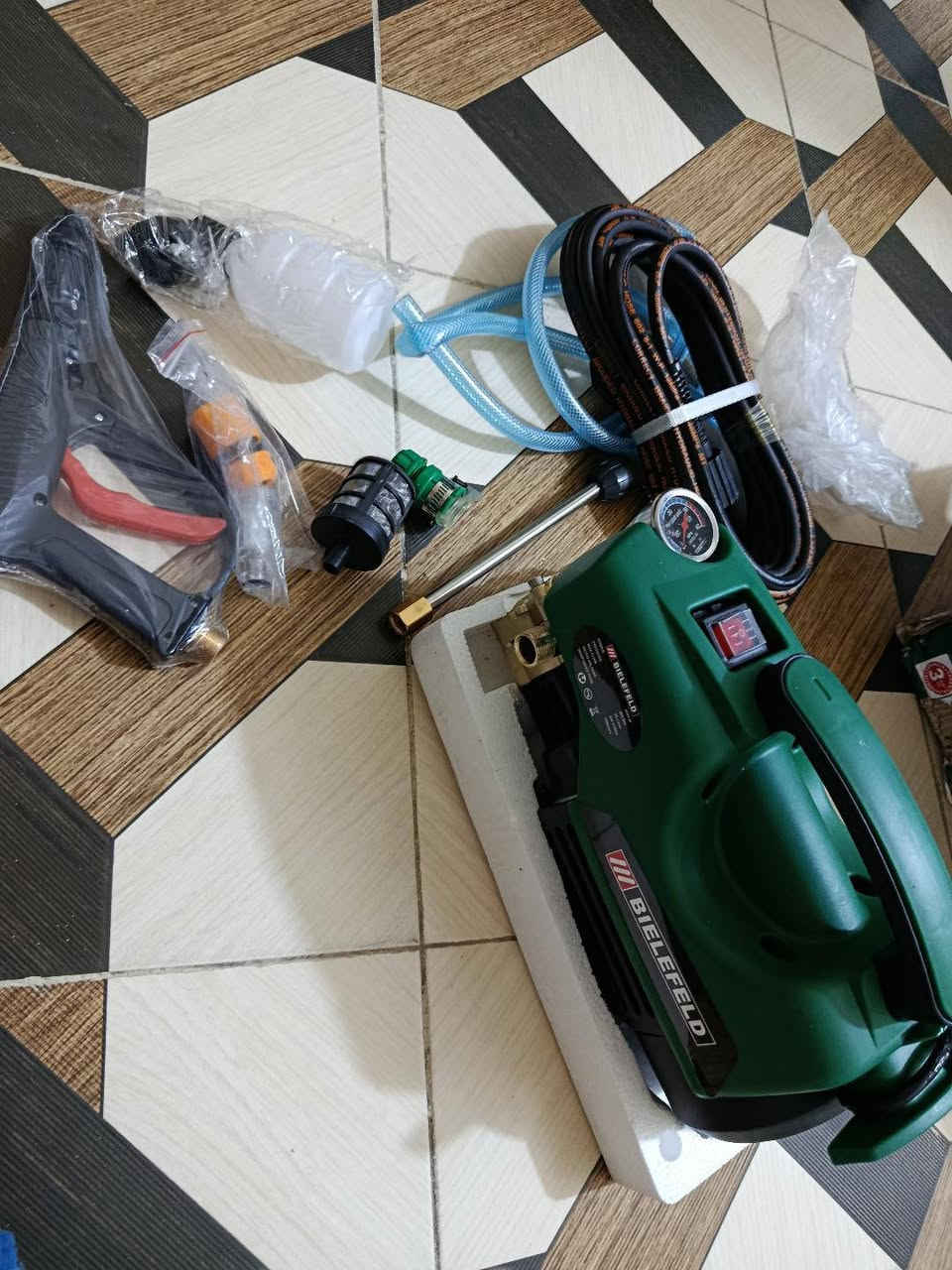 بلازما للبيع  ام النت حجم ٥٥ جديده مستعمله شهر  ب ٣٠٠ وبيها مجال
كاونتر مع ملحق المنيوم اصلي ب ٢٢٥ بي مجال 

ماطور مي جديد الي يفصل وحده ب ٩٠

فاره بلباكيت جديده ب ٩٠

مكان بياع حي التراث 

مراسله ع هذا الرقم 

***********
