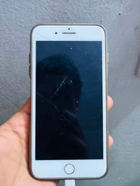 آيفون ٨ بلس • بطارية ٧٩% • ذاكرة ٦٤ جيجا