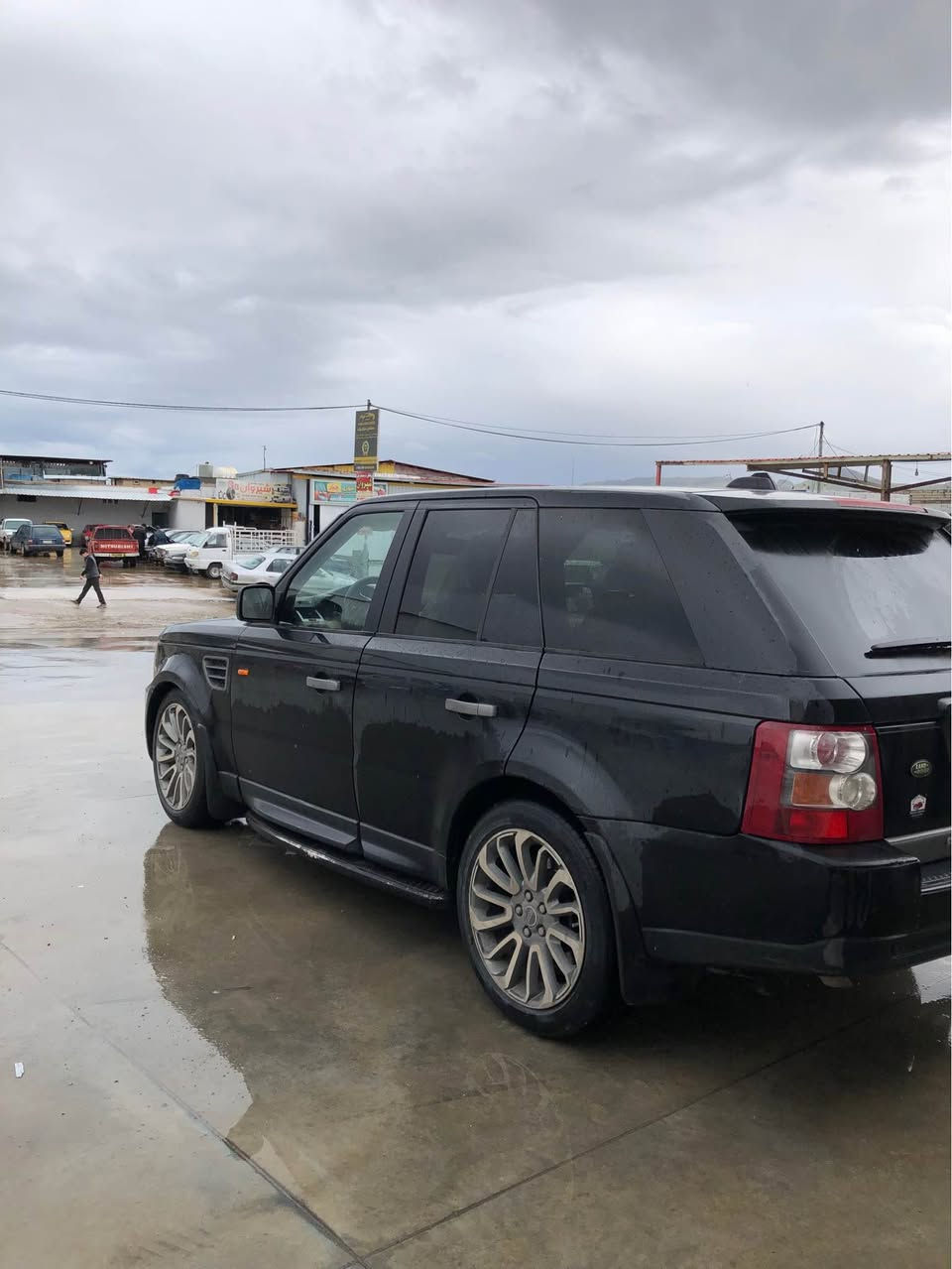 ڕەینج ڕۆڤەر سپۆرت، مۆدێلی نێوان [٢٠٠٩]، سەیارەیەکی خاوێن تایبەتمەندییەکان ].
• ڕەنگ: ڕەش .
• کوشنی جەلدەتەحەکم سوکان، .
• گێر و مەکینە: بە شەرت، بێ کێشە و بێ مەسروف.
• تەقە و ڕەقە: نییە، سەیارەیەکی توندوتۆڵە.
• ویل و تایەی لۆک .سعر ٦٨ مەجال*********** شربازهير, السليمانية
