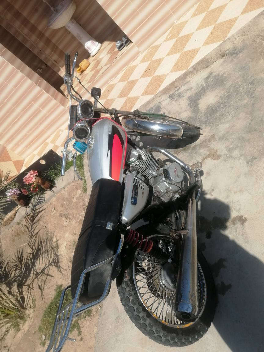 السلام عليكم دراجه للبيع السعر 250 وبيها مج       ***********
