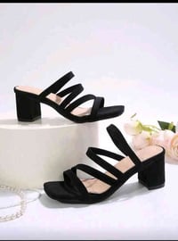 التشكيله المتنوعه من الشوزات  شي ان قطع متميزه وفريده من نوعها  ماركات...