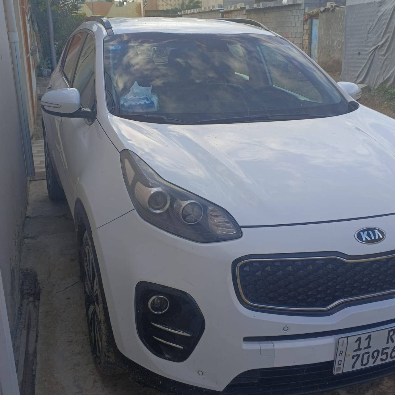 السلام عليكم 
كيا سبورتج 2017 البيع السياره دخلت العراق خليجي صار عندي حادث داخل العراق تبديل باب الصندوق ب البلادي و القماره بارد بس الحافه مالها الصدر وكاله كير بريك التايرات جدد خير من الله تبريد قطعتين اشاير ب المري السياره خير من الله بس محتاج وريد ابيعها*********** بعقوبة, ديالى
