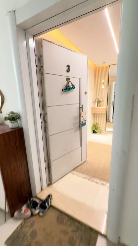 شقه في مجمع اليمامه السكني مساحه 167 متر تحتوي على 3 غرف نوم وصاله كبيره جدا اطلاله على داخليه على الحدائق الرائعه في المجمع غرفه غسيل لوندري روم وصحيات عدد3 وبالكونه باطلاله جميله جدا للاستفسار ***********                                                   #مجمع_اليمامه_السكني #شقق_فاخرة #عقارات_بغداد #creatorsearchinsights #اكسبلور 
