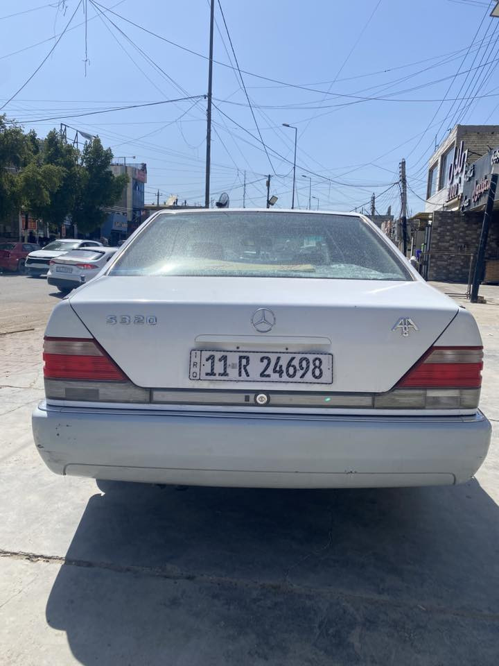 السلام عليكم شبح للبيع موديل 1993ابيض 
محرك تابوت 6سلندر 
مواصفتها معروفة من فتحت سقف محدثة جام والكشنات تحكم ابواب شفط المرايا شفط 
جميع الكهربائيات شغالة صدر مبدل حديثاً تايرات نضيفة جداً تبريد شغال 
السعر 78المكان بغداد العامرية ***********
