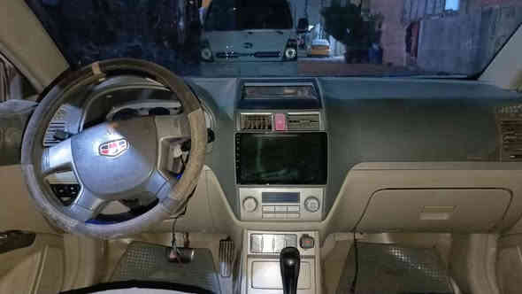 السلام عليكم عندي سياره ام كراند للبيع السياره جاهزه موديل 2012 رقمها انكليزي العنوان بغداد فلكه حي النصر رقم الهاتف ***********السعر40 وبيهه مجال قليل
