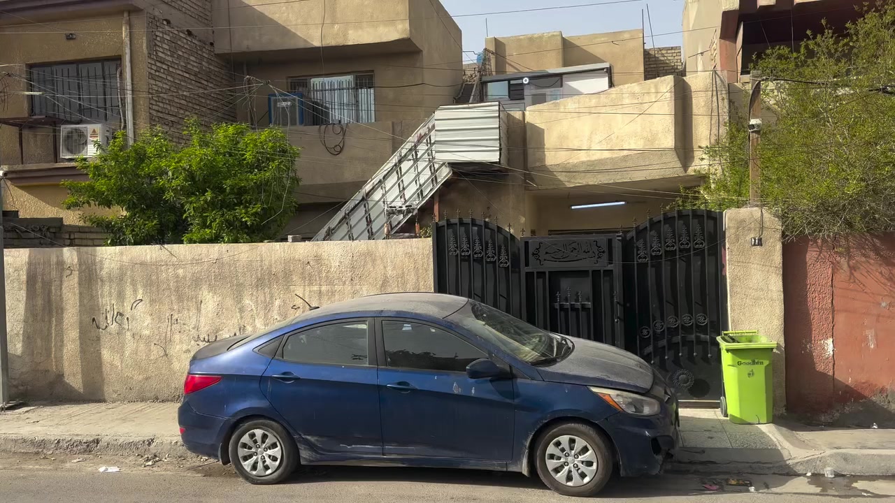 للبيع ٢١٠ متر بالدوره الاسكان مجاور روضة الفهد يحتوي على خمس غرف نوم وحولي وصاله للاستفسار الاتصال على الرقم ***********
