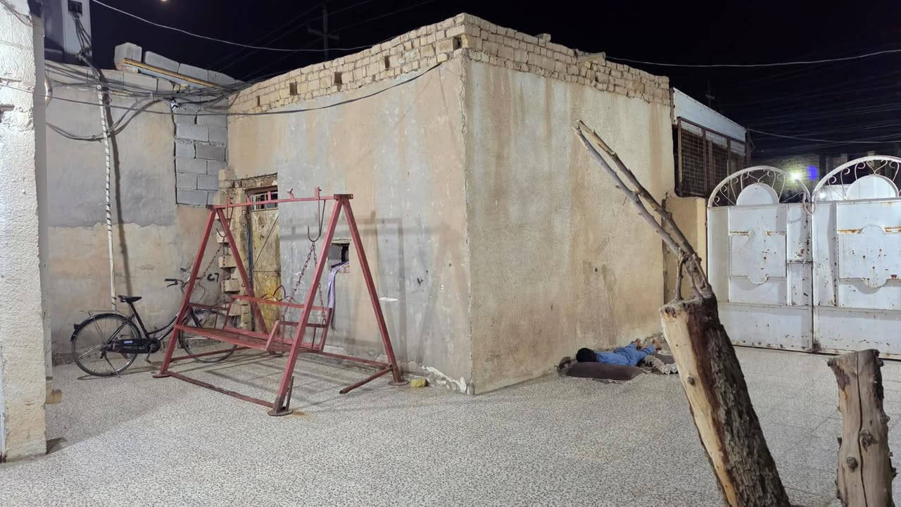 بيت زراعي ركن للبيع يتكون من غرفتين 5 في  4 متر  والصاله 5 متر والديوانيه 7 متر ومحل 8 متر العنوان ميسان حي الحسين الجديد مقابل  الفنانين للاستفسار ***********
