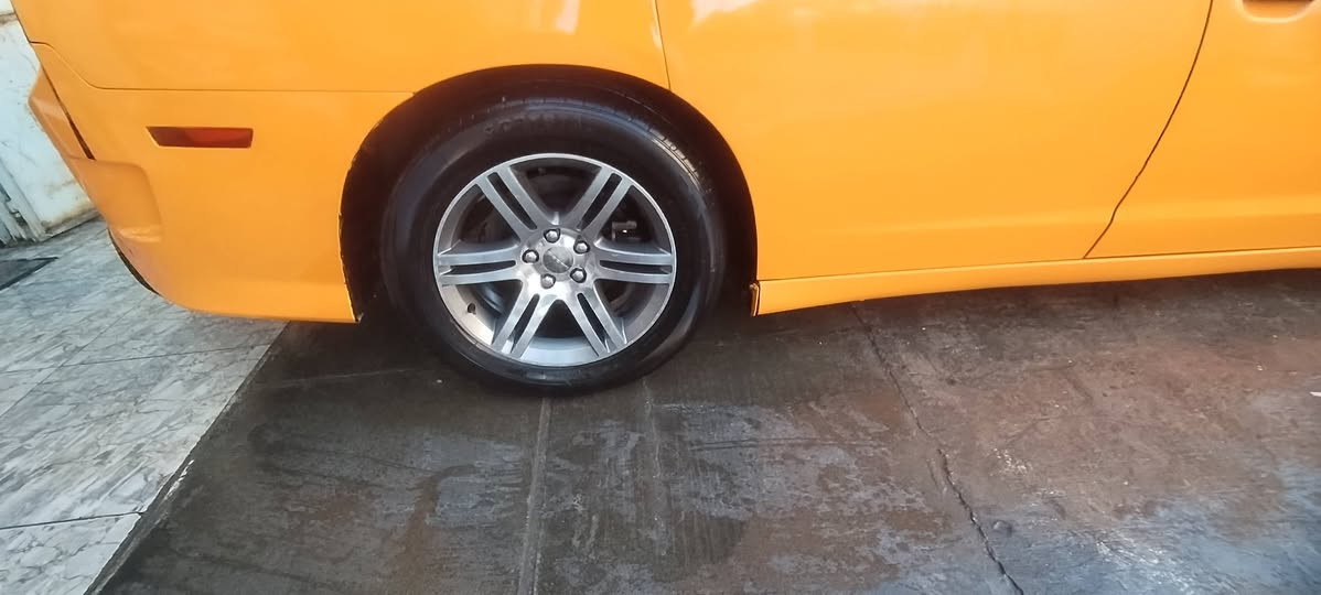 السلام عليكم عندي ويل ١٨ خليجي أمريكي اصلي نظيف لا تصليح ولا عواج رايده ب ٣٠٠ دولار وبي مجال بصيط مكاني بغداد الحريه***********
