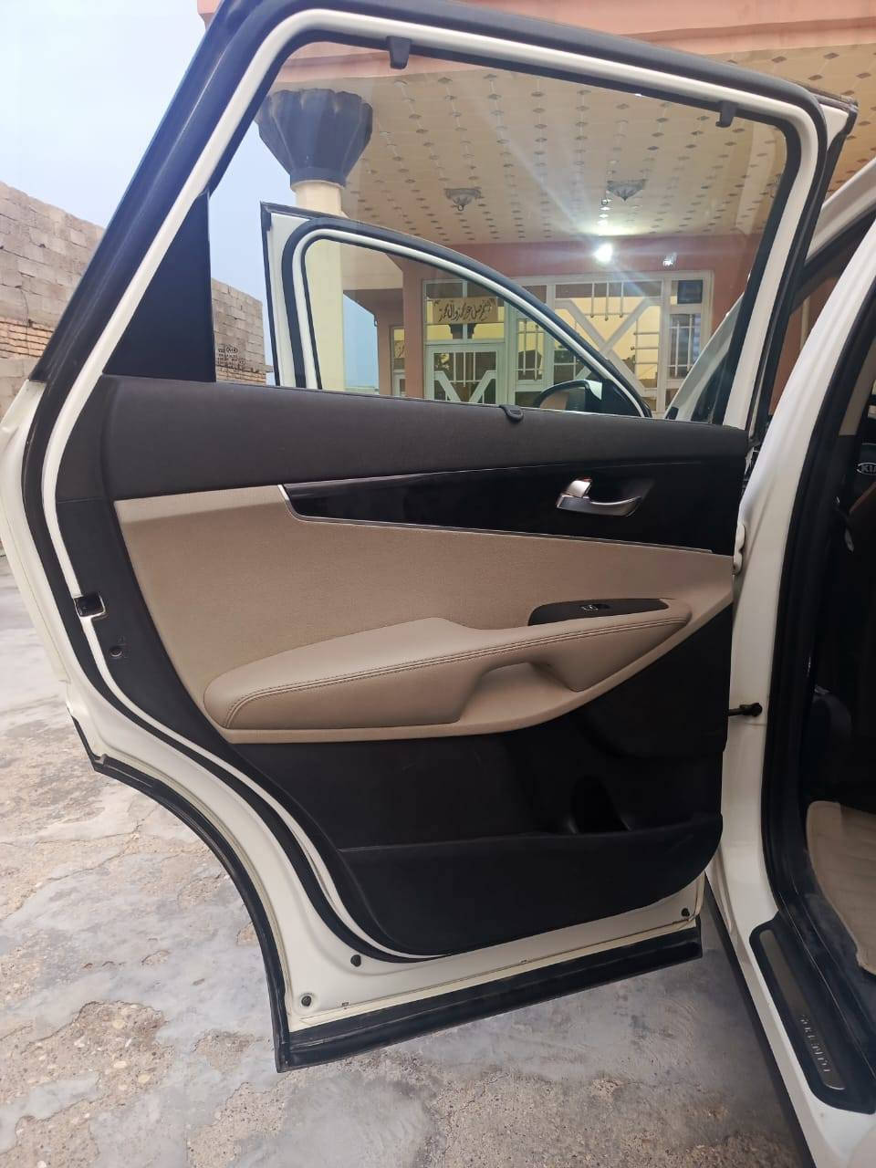 سورنتو موديل ٢٠١٨
مكينة ٢٤٠٠
كامل مواصفات ماعدى الفتحه
خليجي مكفول كفاله عامه
سبعه راكب 
ثلاث قطع تبريد 
تخم تاير
صدر امامي خلفي 
جديد واحلى بعد من الصوره
تحويل او وكالة 
رقم اربيل انكليزي 
السعر رقم صاحب السيارة 
***********
