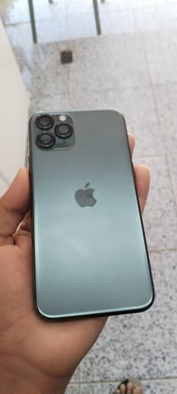 ايفون 11 برو ماكس ذاكرته 256 بطاريه 80 كله شغال قفله 185 الاستفسار مرا...