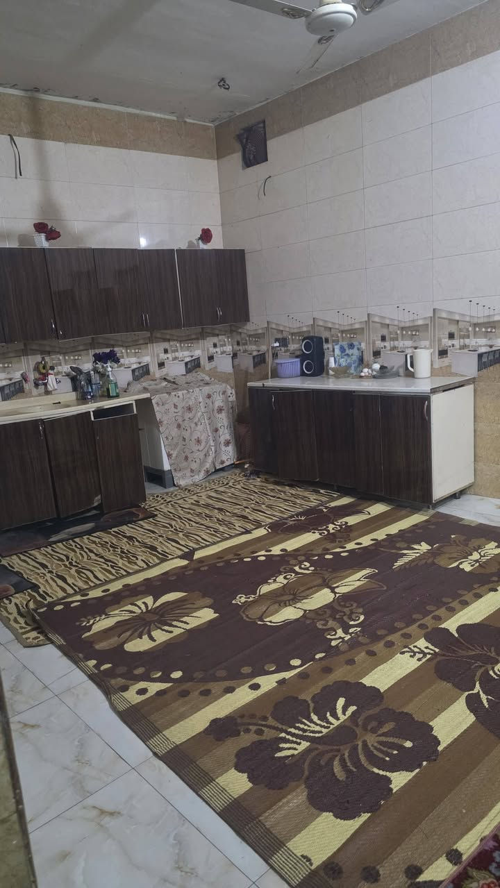 السلام عليكم
بيت في حي الزيتون زراعي سند 25 مساحة البيت 220 
يحتوي على غرفتين وصاله ومطبخ وطارمه وصحيات داخل وخارج واستقبال ما كامله للاستفسار الاتصال على الارقام التاليه
***********
***********
