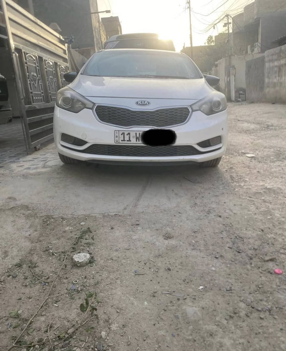 مساء الخير كيه سيراتو ٢٠١٤ خليجي 
مكينه ١٦٠٠ دوش سياره مال جناي وجاهزه 
كير مكينه تبريد خير من الله تخم تاير خير من الله 
سياره بيه صبخ فقط جاملخين وبنيد بدون دواخل بدون ايرباك لغود شواصي كفاله 
سياره رقم بغداد نكليزي بسمي مكاني بغداد كفائات السيديه *********** السعر ١١٣ بيه مجال بسيط
