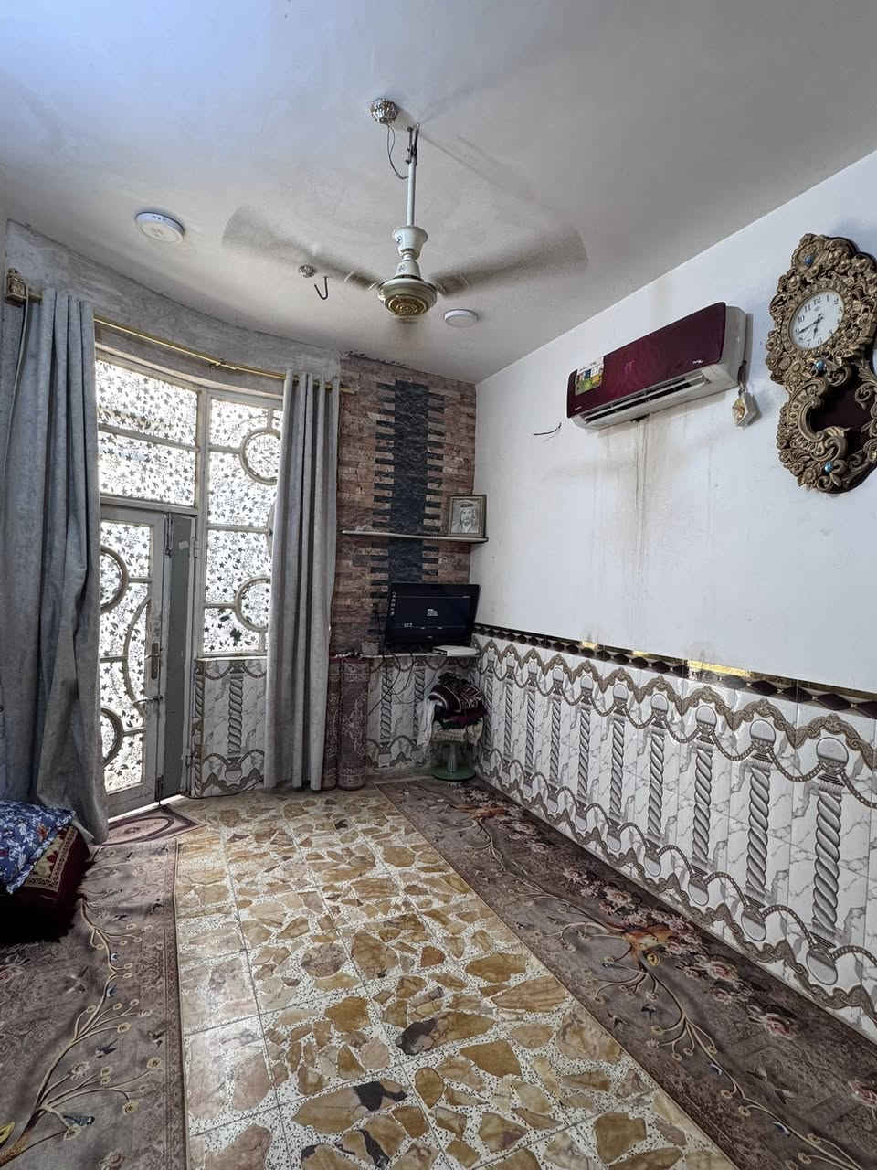السلام عليكم
بيت ١٠٠ متر 
طابق ونص بناء درجه اولى جديد 
حي النداء الفرع الاول مقابيل شارع ٣٠ 
المنطقه ٥٢ 
الرقم ‭٠٧٧٦ ٣٩٦ ٦٢١٦‬
