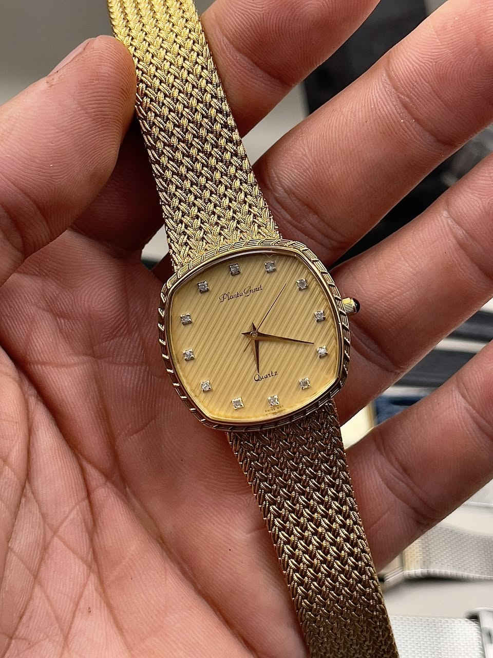 PLAUTA GENET 🇨🇭
السويسرية كُلياً
حالة الساعة 100% 
طـلاء ذهب بـالكامل
تعمل بنظام الكوارتز ألدقيق 
الماكنه مُختمه swiss
الابعاد : 30,5*30,5 mm
‎9080385 : الرقم التسلسلي
السير حصيره 
الزمبلك يحتوي على حجر 

📥للحجز و الاستفسار دايركت


**إذا كنت صاحب هذا الإعلان وتريد حذفه لأي سبب، رجاءا أرسل رسالة إلى الدعم الفني**