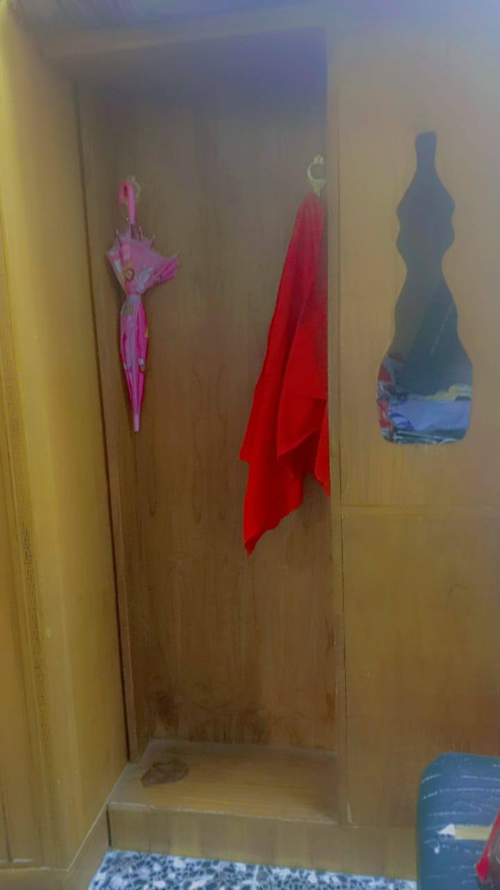 سلام عليكم حبايب غرفه نوم. نضيف حيل. مخذه مليون وربع. وهسه. اريد ابيعه. الان نريد نشيل بيت ثاني. سعره بلاش 800بيه مجال. خاص مفتوح او اتصل ***********مكان كربلاء حي نصر
