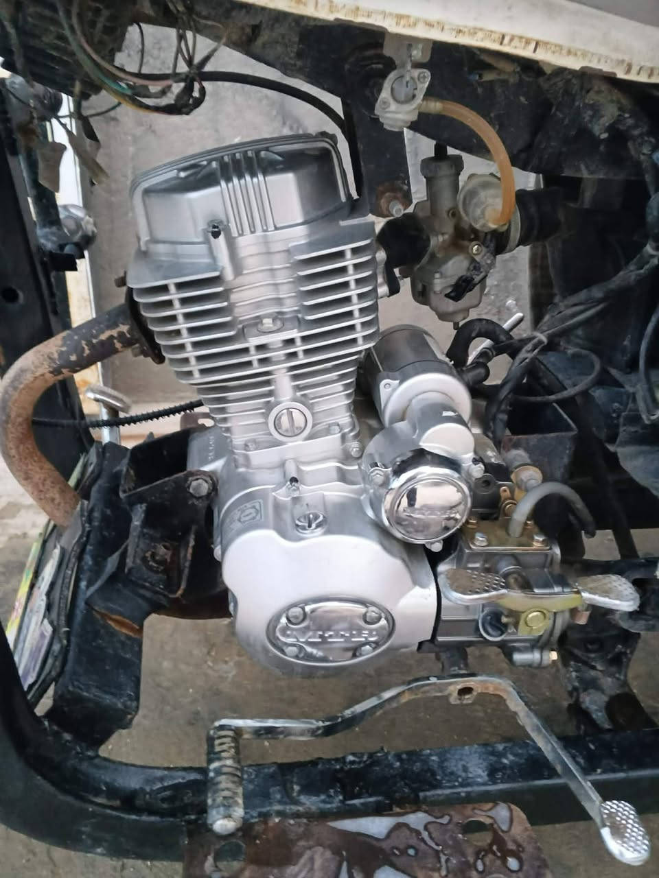 سلام عليكم للبيع  موديل7 رقم اسود راعيه موجود اصولي تعميرجديد  عامه مكينه 25   برغي ماعوزه المكان الحمزة الشرقي *********** الشراي بي خير او يدلل
