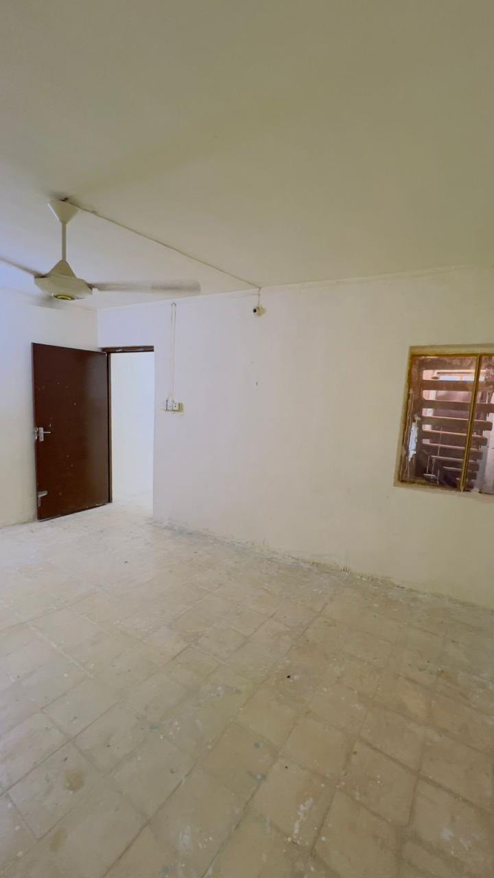 للبيـــــــع
بيت /المساحه 70 متر واقع حال 74 
ملك صرف(طابو) 
طابقين معزوله / كل طابق يحتوي على غرفه وهول ومطبخ وحمام 
الطابق الارضي مع منور 
المنطقه/ الكريعات 
للاستفسار : *********** واتساب
