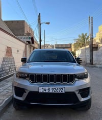 كراند شيروكي لاريدو • ٢٠٢٣ • رقم بصره