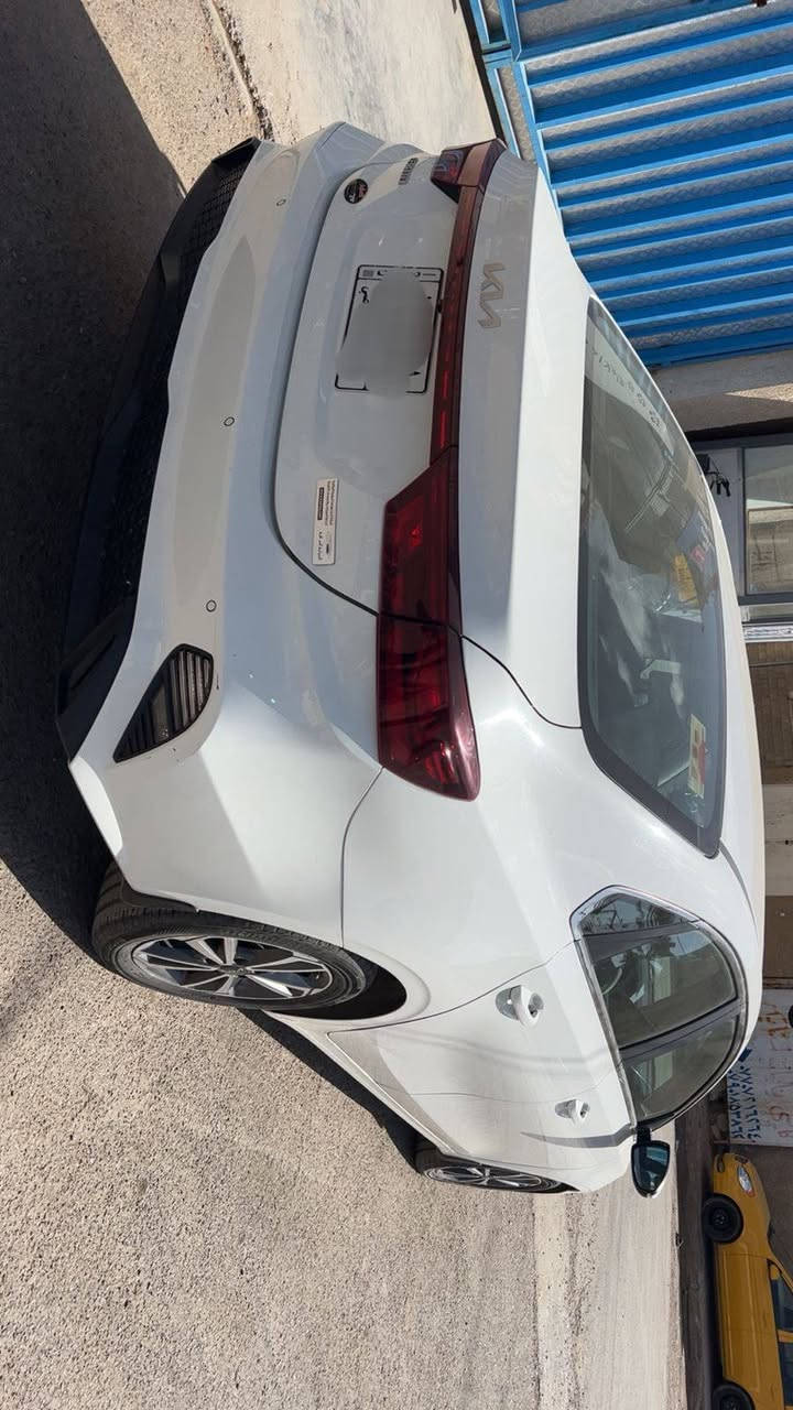 السلام عليكم
كيا سيراتو موديل 24
السعر 185 
ماشية 72
للاتصال ***********
