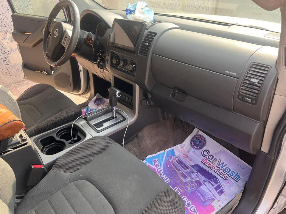 السلام عليكم. نيسان بافندر ٢٠٠٨ وارد امريكي محرك خير من الله كير جديد حادثها جاملغ خلفي ورا السايق بي معجون السياره حلوه ومصبوغه حزام رش فقط للجماليه 
السعر ٨٥ وبيها مجال 
مكانها بابل رقم بغداد ب اسمي 
***********
