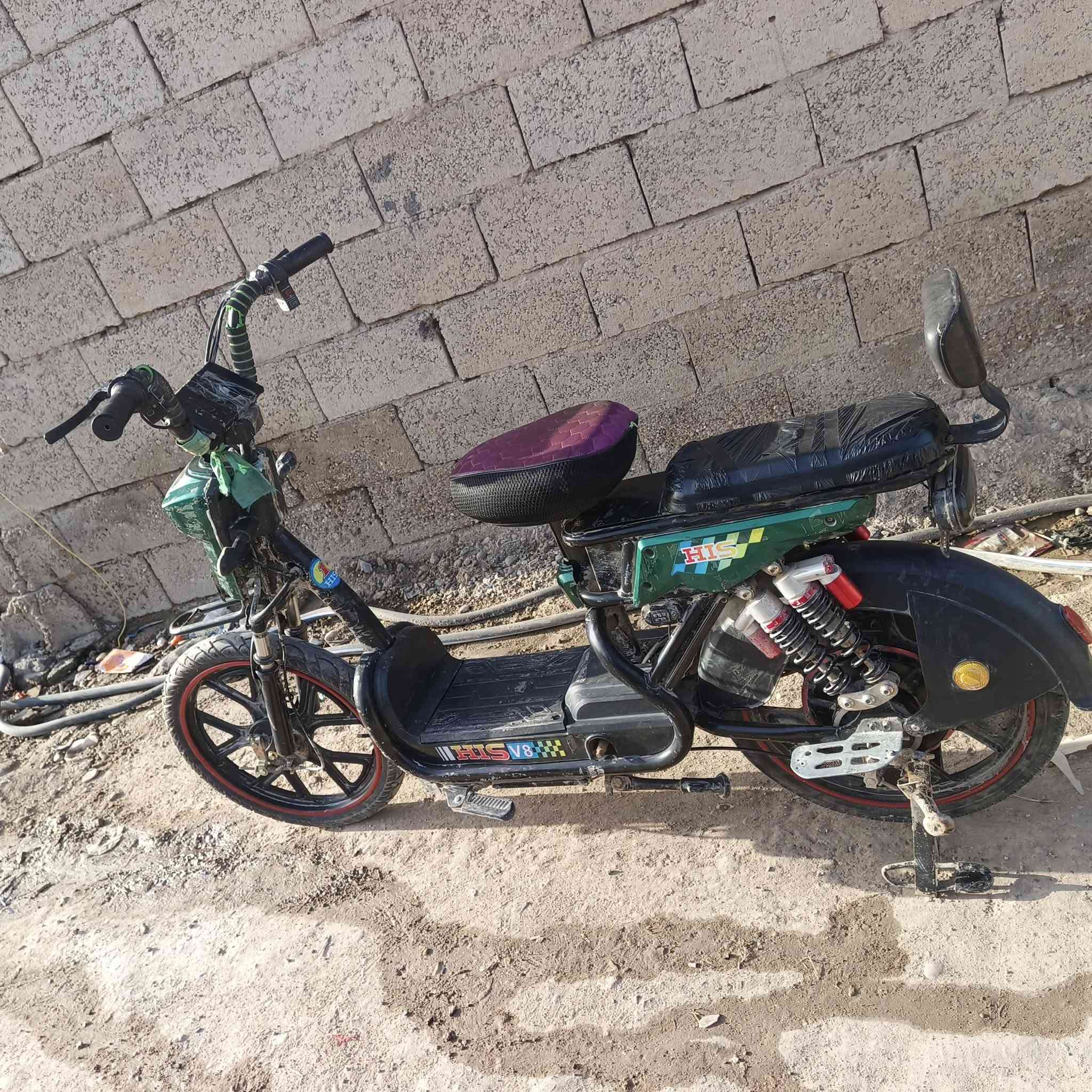 سلام عليكم  بايسكل  شحن  مكفول  5بطاريات  موديل 24 بايسكل جديد  مكان جبله //***********
