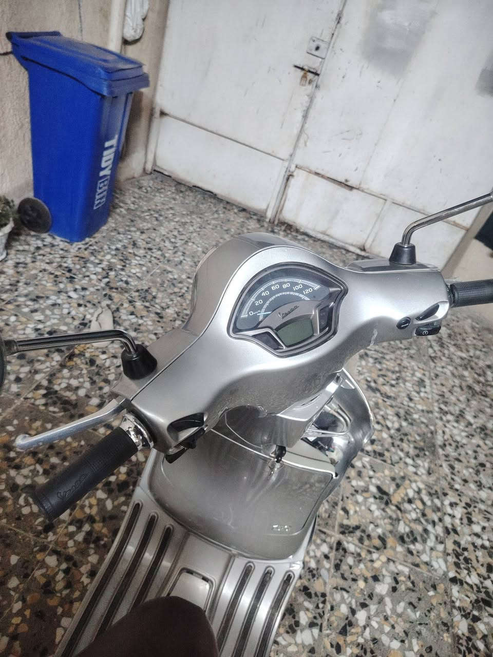 سلام عليكم دراجه فيسبا موديل 23 رقم اربيل دراجه بيعا اشخوط اثر كلبه السعر مليون وميتين *********** عنوان بغداد محرك مكفول
