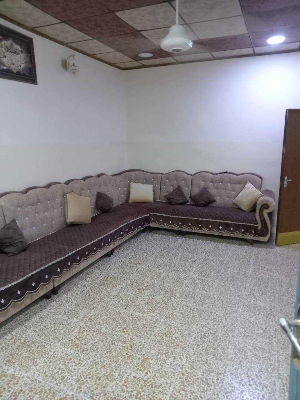 السلام عليكم 
بيت للبيع حي العامل الثانية قرب شارع 60
مساحة البيت 100م باص طابق واحد كاشي 
السعر/60
لتفاصيل اكثر مراسلة الصفحة او الاتصال بالرقم ***********
