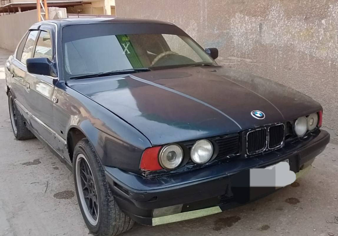 السلام عليكم بي ام موديل ٩٢ حجم 525 كير ومكينه فيفيتي فيشه وبطل حاويه تخم تاير جديد سياره خير من الله السعر ٢٦ وبيهه مجال او مراوس سمند صفره كون للإستفسار ***********
