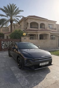 كيا K4 2025  لون فيلي  ماشيه 8000حادث السياره ربع البنيد مصلح امريكي ل...