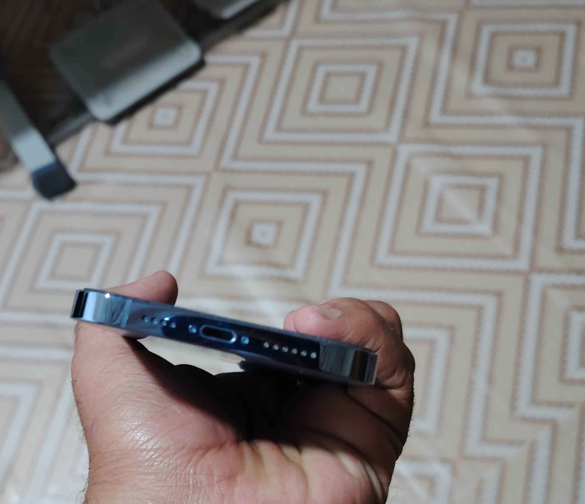 13برو ماكس جهاز جديد معنه لكلمه زلق ما بيه ولا شخط سخدام بيت ذاكره واحد تيرا جهاز وتر وين ما يعجبك افحص شرط كله نورمان ما مفتوح بيه برقي بطاريه 85 انه شحن مكاني بصره ***********
