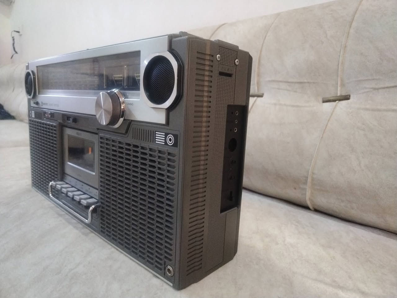 من رخصة الادمن المحترم جهاز مسجل مع راديو نوعية JVC صناعة يابان شغال شرط شغل ويطبع كاسيت مسجل كهرباء 220 نظافتها تقريبا 95% السعر 225 ألف دينار للطلب والاستفسار اتصال على أرقام التالية (*********** )(*********** )ويوجد توصيل لكافة محافظات العراقية
