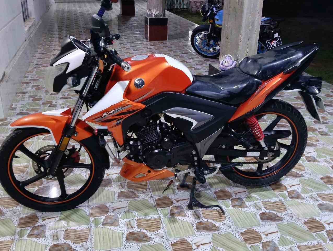 هاوجي. 
٢٠٢٣ 
بعد ع وضع الشركه 
مسجل باقي على استلام اللوحات 
السعر ١٧ونص وبي مجال 
مكاني الرمادي 
***********
