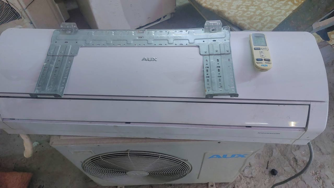 عندي سبلت كلش  نظيف طنين بس بواري مابيهن مدفونات بلحايط أريده ب200 وعله الفحص مكاني كربلاء ولايه مقابيل شارع الامام علي وهاذا رقمي ***********
