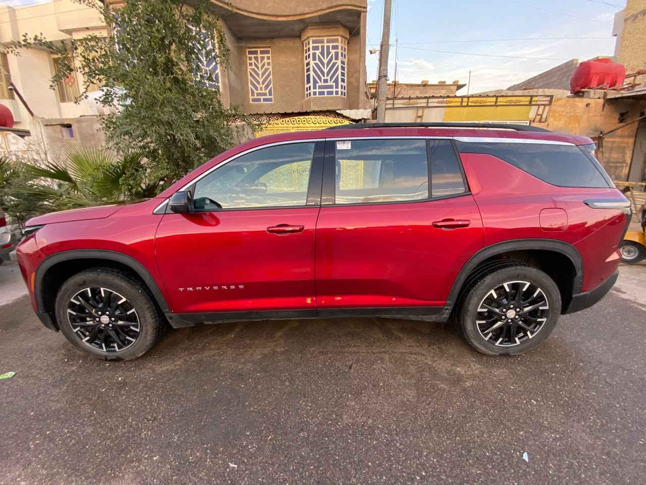 شوفرليت ترافيرس  2025 شكل جديد 

رقم بصرة باسمي
كتاب شهداء
الحادث فقط حافت لحيه اسفل دعاميه 
ماشيه 6000
شاشه كبيره
محرك 2500 تربو
سبعه راكب
داخل مخمل 
تحكم استيرن جهتين
توقف ذكي
رادار امامي خلفي
نشغيل عن بعد
بنوراما 
أبواب بصمه

السعر365$

مكان سياره بصره
***********
