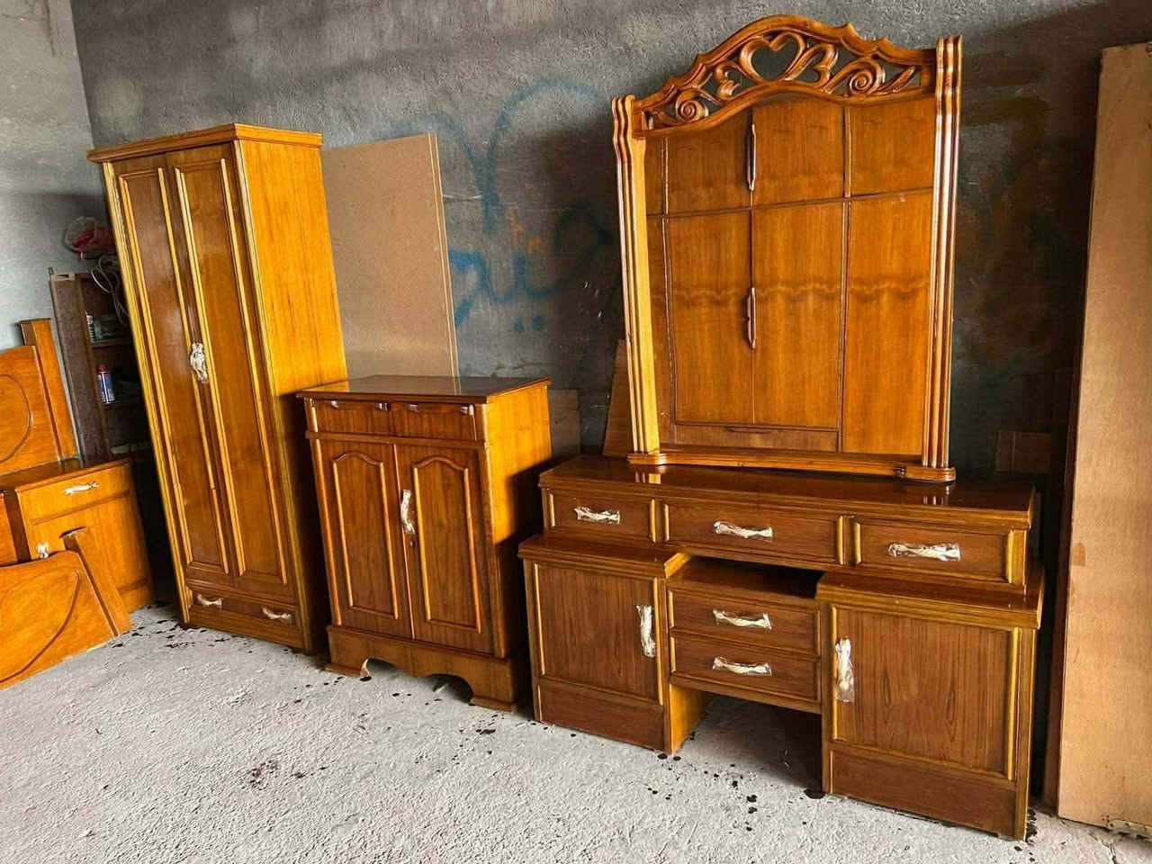 سلام عليكم غرف نوم صاج وكناتير للبيع شراي هذه رقمي ***********
