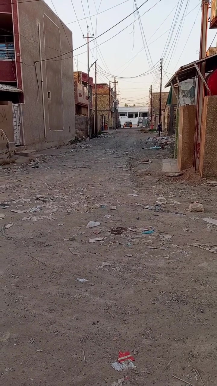 السلام عليكم 
دار سكني في منطقة الانتصار مقابل مستشفى حمادي شهاب 
المساحة 100 متر ضمن الطابع السكني قرار 105 
التفاصيل موضحة داخل الفيديو 

للاستفسار الاتصال على الرقم التالي
***********
