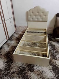 تخت • قياسي ٩٠×٢٠٠ • مستعمل