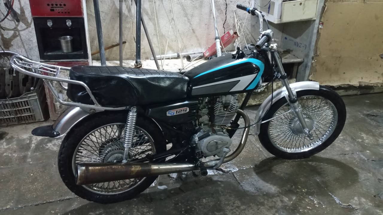 سلام عليكم شباب دراجه 4كير كلك
 بيهه محرك 5كير محرك مشروط لاتبخير ولاتنقيص ولا صوت  ولانضيح دهن الدراجه جاهزه من كل نواحي كبل لشارع ماناقصه برغي العنوان نجف كوفه السعر 225وبيهه مجال للشراي اي ستفساره تصل ***********وبيك خيرتدلل
