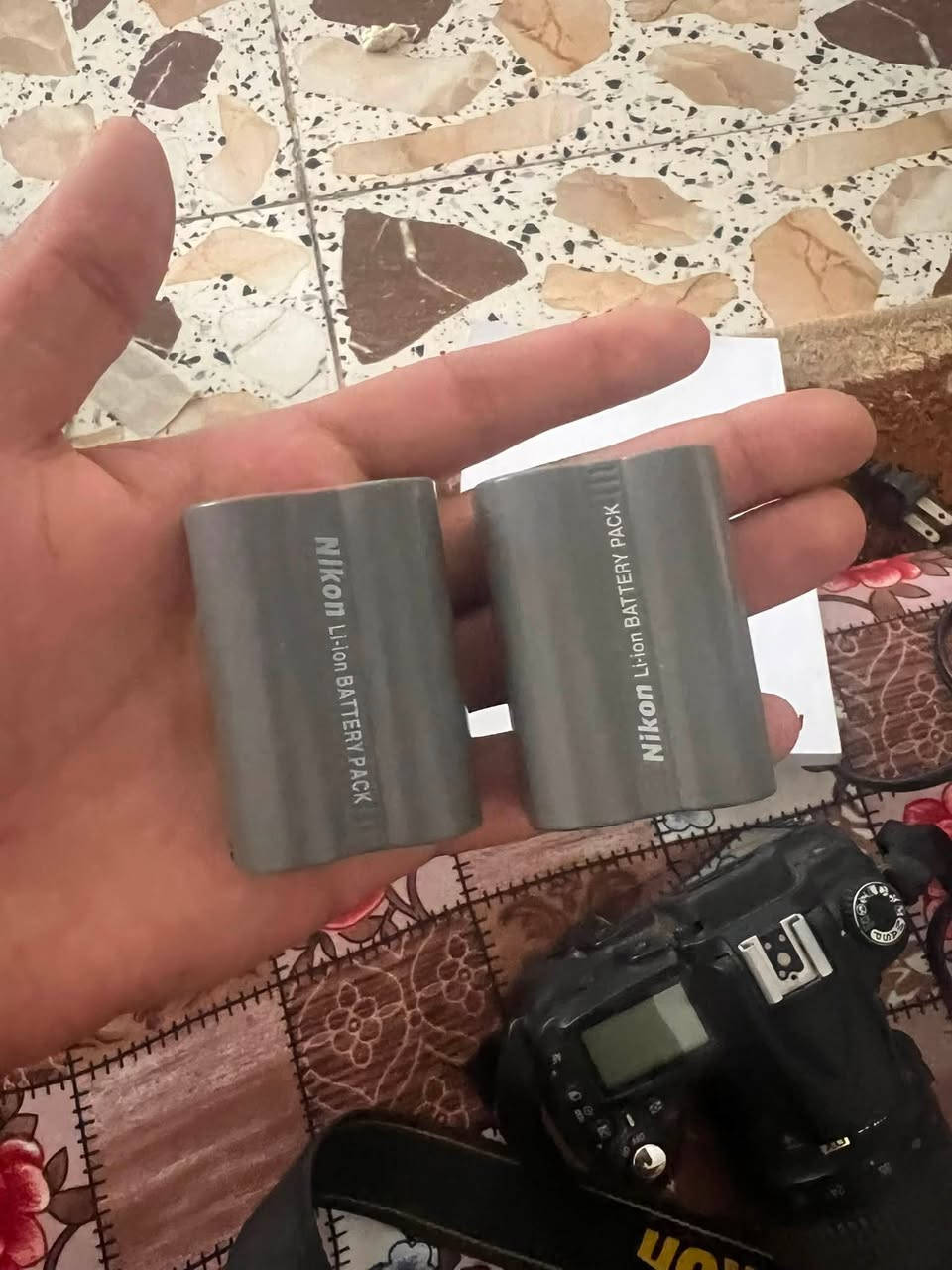 للبيع كامره d90 نضافه 80‎%‎ شتر 2كي بطاريتين كارتونه وقرص حزام كتف سعر مناسب جدا. ♥️. ***********.
