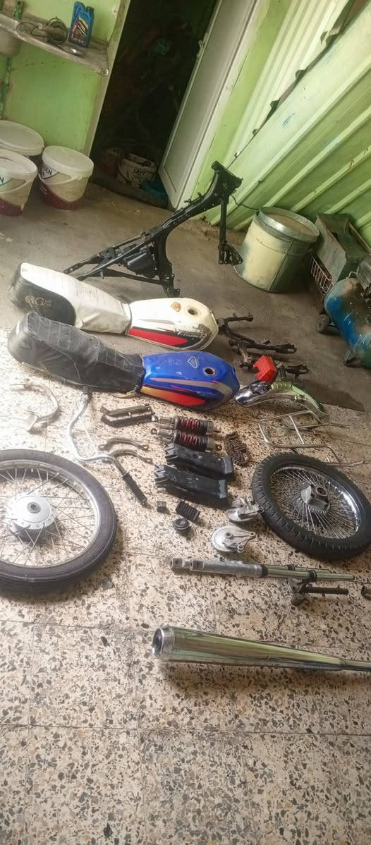 غراض نضيفه للبيع السعر خاص غراض اصليه كلشي موضح بل فيدو مع الختومات المشراي يلا يتعبني


**إذا كنت صاحب هذا الإعلان وتريد حذفه لأي سبب، رجاءا أرسل رسالة إلى الدعم الفني**