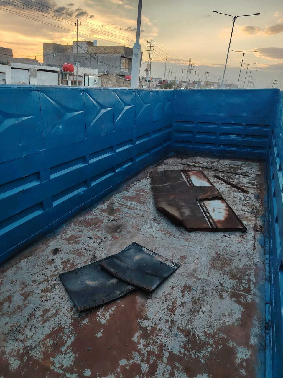 البيع مقطوره حداديه جديده طك طول ٧ وثلث رتفاع 180 دناكير سويل صنيه 110 جديده توير 24 نص عمر جاهزه مكان نجف الاستفسار الاتصال على الرقم *********** ***********
