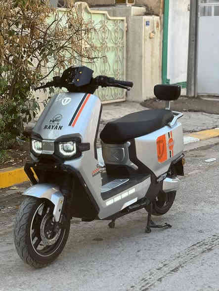 (مستخدم -) 🚨🔥 دراجة الريان RAYAN – وحش الكون من شركة TAILG العالمية 🔥🚨
📍 مستخدمة شي قليل جدا وضعية  الشركة – نظافة وكالة 💯

⚙️ المواصفات الفنية:
🔋 بطارية كرافين كاربون جل 35 أمبير / 72 فولت
⚡ محرك ملف 2000 واط – سرعة حقيقية 80 كم/س
🚀 مدى حقيقي 80 كم
🖐️ بصمة عدد 2 + تشغيل عن بُعد
🔒 جهاز إنذار ضد السرقة
🛑 بريك دسك + دهن ديلات هايدروليك ناعمة جداً
🪶 قيادة ناعمة ورزينة جداً على الطريق
💺 كشن سياحي واسع لشخصين + مساحة تخزين كبيرة تحت الكشن
🛞 إطارات 12 / 90 / 90
💡 إشارات LED أمامية وجانبية + إشارة رباعية
🔁 إمكانية الرجوع للخلف (R)
🔋 نظام TTFR لإعادة الشحن عند استخدام البريك
✅  البطارية 6 مسطرة 
ملاحضه ملاحضه الدراجة زيرو
📦 الحالة: جديدة بالكامل

للاستفسار الاتصال/ 

***********

العنوان بغداد الاعظمية
