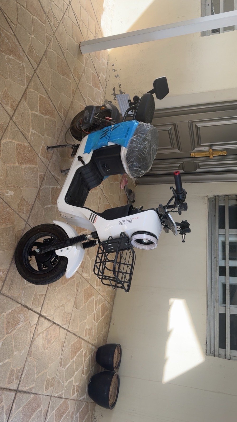سلام عليكم 🥀
دراجه شحن للبيع جديده بعدهه بل لزگات مال شركه R9 بطارياتهه جدد سعر 550 وبي مجال ان شاء الله مكاني ديالي خانقين 
رقم الموبايل ***********