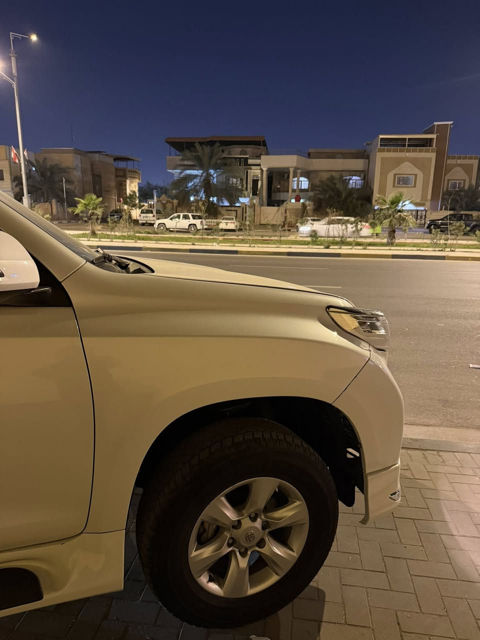 السلام عليكم للبيع.
تويوتا برادو 2010
 بلادية خليجي
مكفول ماعده حافه البنيد كد شبر
مواصفات 🧤
حساسات
تلبيسه كشنات ارضيه جلد مغلفه
داخلية بيج بكلايت كرستال
نظام ECO اقتصاد وقود
 فور ويل
ثلاجة داخلية 
مرايا شفط
 7 راكب
3 قطع تبريد

رقم أربيل دولي
تريد تحويل تريد وكاله حاضر

السيارة جديدة بمعنى الكلمة 
سيارة مال بيت وما بيها أي نقص
المحرك والگير بحالة ممتازة
صدر أمامي وخلفي جديد
تخم تاير جديد
تبريد ثلج
كهربائيات كلها شغالة
السعر 215 وبيه مجال لشراي
 العنوان البصره 📍
للاتصال هاتف او وتساب👇🏻 📞 
***********
