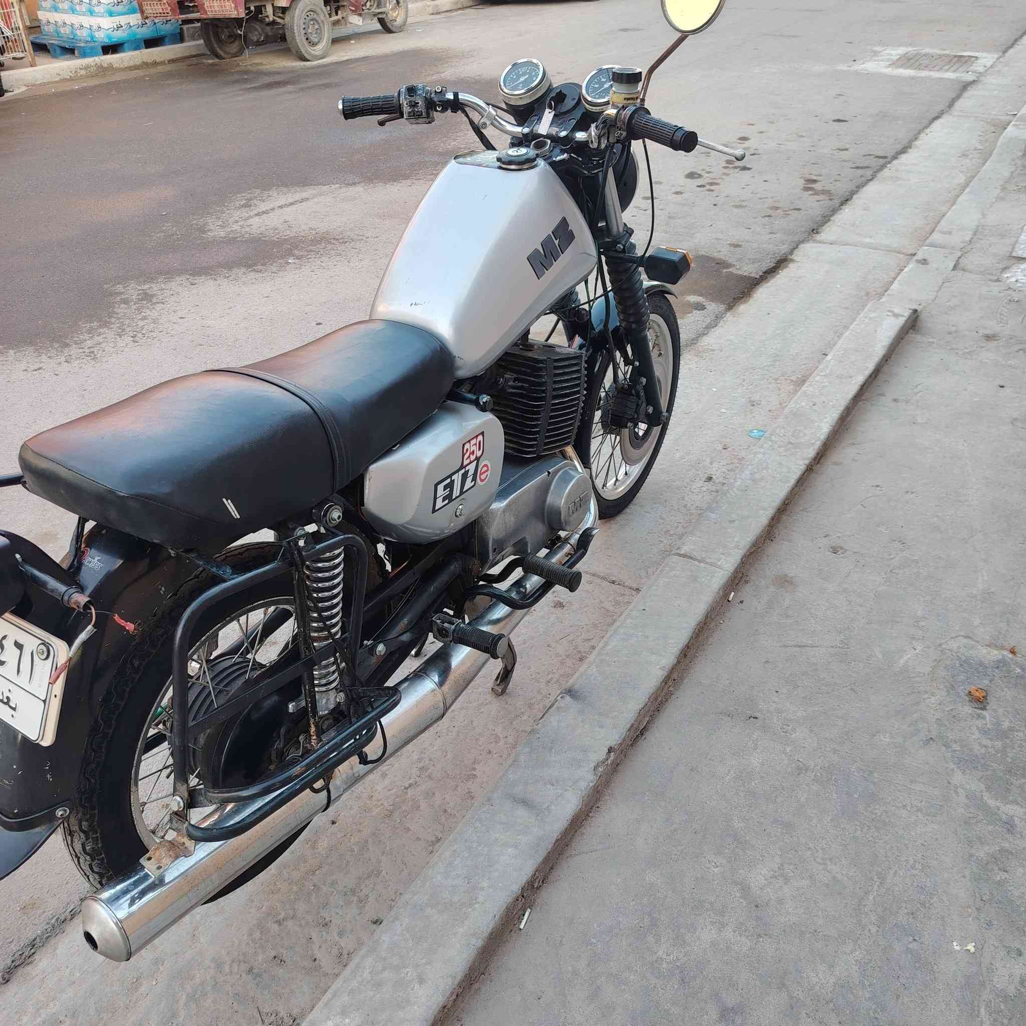 سلام عليكم مرخصت مدير الكروب المحترم قنبوره للبيع  المانيه ماكنيت ابلادي كلهه ابلاديه موديل 90 رقم وسنويه بغداد انكليزي لل 29  تحويل مباشر مكان بغداد دراجه جاهزه السعر خاص للاستفسار اتصل وتدلل ***********
