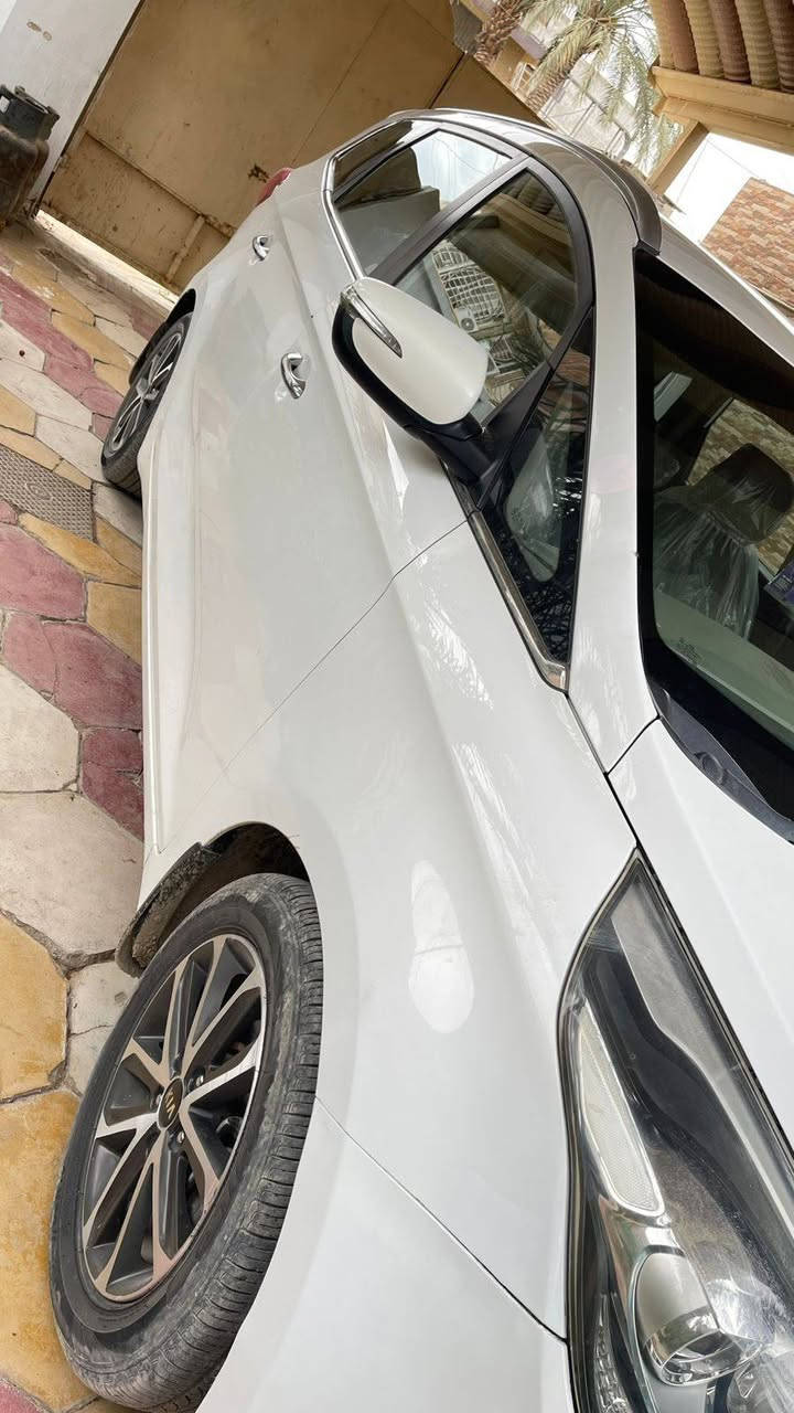 سيارة كية كارينز
موديل ١٤ 
٧ راكب 
مكفولة كفالة عامة رقم اربيل 
سيارة جديدة تخم تاير ٤ جديد 
حدادية بالباكيت محرك ما مفتوح 
السيارة نص فول تحكم ستيرن اشاير مري تبريد قطعتين 
السعر  ١٤٢ مراوس او بيع 
مكان السيارة بالديوانية 
***********
غير متواجد على الفيس
