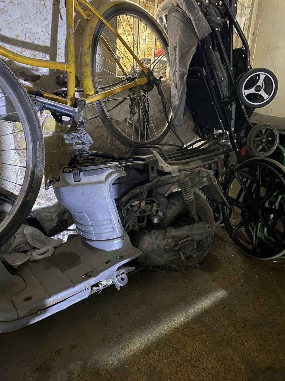 سلام عليكم دراجه ستين بيكم الدراجه ما بيه شي مجرد بس بانزين مايوصل للكابريتر الدراجه ابيع كوم حديد السعر 100 العنوان كراده***********رقم بس واتساب
